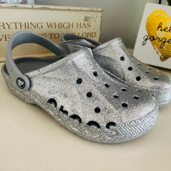 BRAND NEW SILVER CROCS SIZE 7 WOMANS - Picture 4 of 4